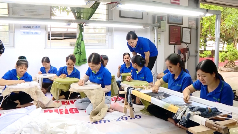 X&acirc;y dựng thương hiệu Ocop 5 sao đối với sản phẩm Bộ chăn chần th&ecirc;u hoa mai
