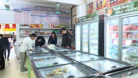 Kiểm so&aacute;t an to&agrave;n thực phẩm dịp gi&aacute;p Tết