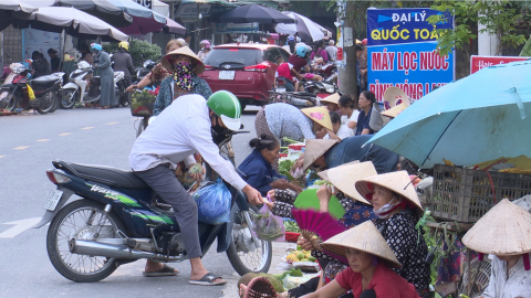 Cần tập trung giải quyết dứt điểm chợ c&oacute;c, chợ tạm