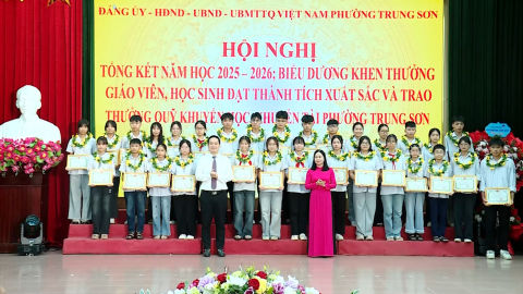 Phường Trung Sơn biểu dương, khen thưởng gi&aacute;o vi&ecirc;n, học sinh xuất sắc