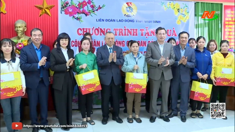 Tặng qu&agrave; Tết cho c&ocirc;ng nh&acirc;n lao động c&oacute; ho&agrave;n cảnh kh&oacute; khăn