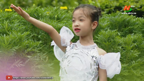 Kh&uacute;c h&aacute;t tuổi thơ
