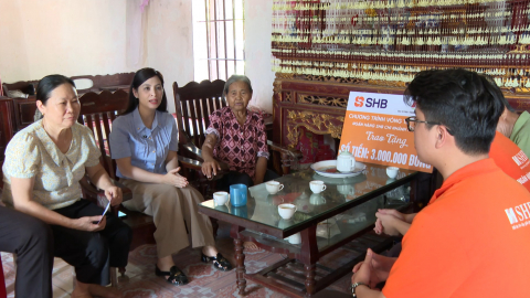Chung một tấm l&ograve;ng v&igrave; người cao tuổi kh&oacute; khăn