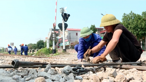 N&acirc;ng cấp đường ngang c&oacute; g&aacute;c - Giải ph&aacute;p đảm bảo ATGT đường sắt