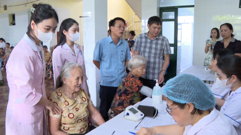 Kh&aacute;m sức khỏe cho c&aacute;c đối tượng bảo trợ x&atilde; hội