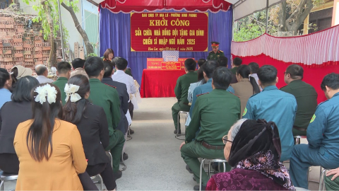 Khởi c&ocirc;ng sửa chữa nh&agrave; đồng đội