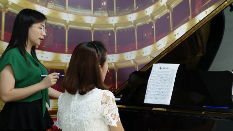 Giới thiệu ca kh&uacute;c "Mẹ vẫn chờ"