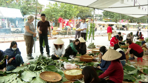  Tết Việt trong mắt du kh&aacute;ch nước ngo&agrave;i
