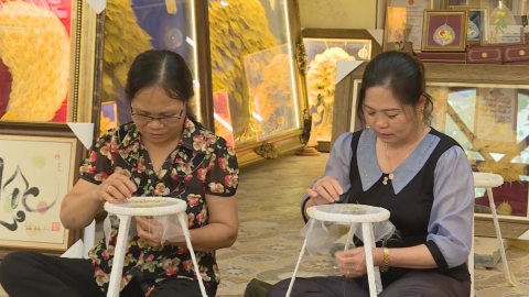 L&agrave;m mới sản phẩm th&ecirc;u Văn L&acirc;m