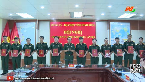 Đảng ủy Qu&acirc;n sự trao quy&ecirc;́t định nghỉ hưu theo Quy&ecirc;́t định 178