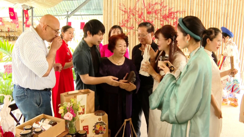 Ra mắt bộ sưu tập qu&agrave; tặng "Phong vị Tr&agrave;ng An"