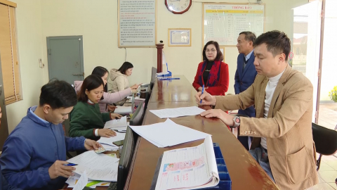 Li&ecirc;n minh HTX thăm v&agrave; tặng qu&agrave; đơn vị th&agrave;nh vi&ecirc;n