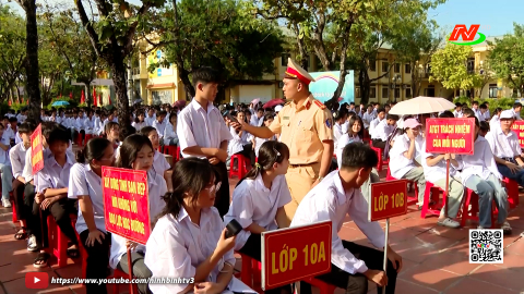 Tuy&ecirc;n truyền, phổ biến kiến thức về an to&agrave;n giao th&ocirc;ng, ph&ograve;ng ch&aacute;y chữa ch&aacute;y cho học sinh