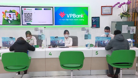 Kh&aacute;ch h&agrave;ng th&iacute;ch th&uacute; với ng&acirc;n h&agrave;ng th&ocirc;ng minh
