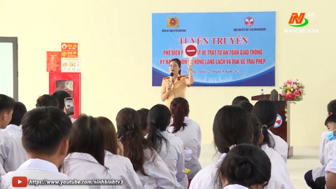 Tuy&ecirc;n truyền, phổ biến ph&aacute;p luật an to&agrave;n giao th&ocirc;ng