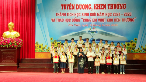 Gia Viễn tuy&ecirc;n dương, khen thưởng học sinh giỏi năm học 2024 - 2025