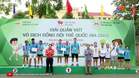 Trao giải một số hạng mục của Giải quần vợt v&ocirc; địch đồng đội trẻ quốc gia 2024