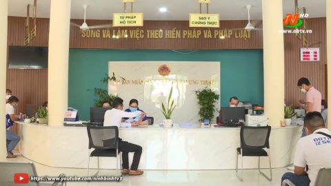 Y&ecirc;u cầu bỏ quy định xuất tr&igrave;nh hộ khẩu