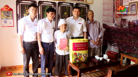 Agribank Chi nh&aacute;nh Ninh B&igrave;nh thăm, tặng qu&agrave; nh&acirc;n kỷ niệm 75 năm Ng&agrave;y Thương binh, Liệt sỹ