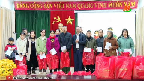 Hội Chữ thập đỏ huyện Nho Quan phối hợp tổ chức Chương tr&igrave;nh trao qu&agrave; &ldquo;Tết Nh&acirc;n &aacute;i&rdquo;