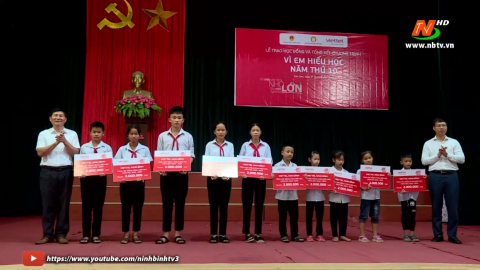 Viettel Ninh B&igrave;nh trao học bổng cho học sinh ngh&egrave;o vượt kh&oacute;