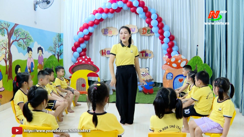 C&acirc;u chuyện: "B&aacute;c gấu đen v&agrave; hai ch&uacute; thỏ"