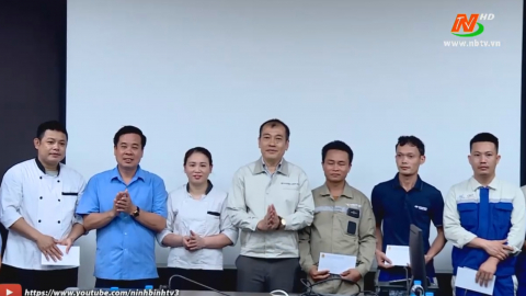 Thăm, tặng qu&agrave; c&ocirc;ng nh&acirc;n bị tai nạn lao động