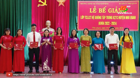 Nho Quan bế giảng lớp Trung cấp L&yacute; luận Ch&iacute;nh trị hệ kh&ocirc;ng tập trung