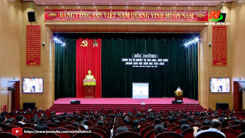 Nho Quan bồi dưỡng ch&iacute;nh trị v&agrave; nghiệp vụ cho đội ngũ c&aacute;n bộ, gi&aacute;o vi&ecirc;n