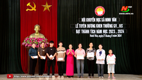 Ninh V&acirc;n tuy&ecirc;n dương, khen thưởng gi&aacute;o vi&ecirc;n, học sinh