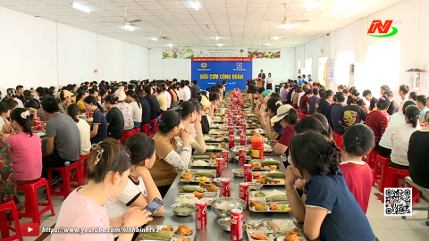 Chương tr&igrave;nh "Bữa cơm c&ocirc;ng đo&agrave;n"