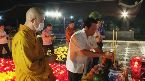 Lễ cầu si&ecirc;u v&agrave; thắp nến tri &acirc;n c&aacute;c anh h&ugrave;ng liệt sỹ