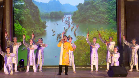 Chương tr&igrave;nh văn nghệ ch&agrave;o mừng Lễ hội khinh kh&iacute; cầu Tr&agrave;ng An - C&uacute;c Phương
