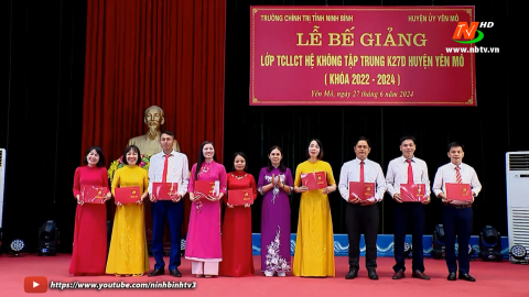 Bế giảng lớp Trung cấp l&yacute; luận ch&iacute;nh trị hệ kh&ocirc;ng tập trung tại huyện Y&ecirc;n M&ocirc;
