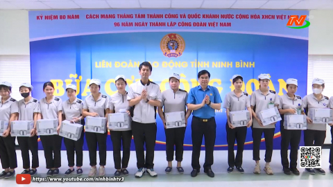 Bữa cơm c&ocirc;ng đo&agrave;n v&agrave; tặng qu&agrave; đo&agrave;n vi&ecirc;n, người lao động c&oacute; ho&agrave;n cảnh kh&oacute; khăn
