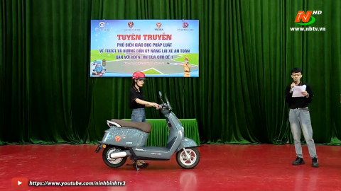 Tuy&ecirc;n truyền kiến thức ph&aacute;p luật về trật tự ATGT cho học sinh Trường THPT Kim Sơn A