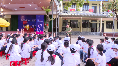 Hưởng ứng chiến dịch "Kh&ocirc;ng một m&igrave;nh"
