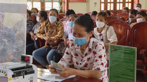 Đ&ocirc;̀ng hành cùng HSSV có hoàn cảnh khó khăn