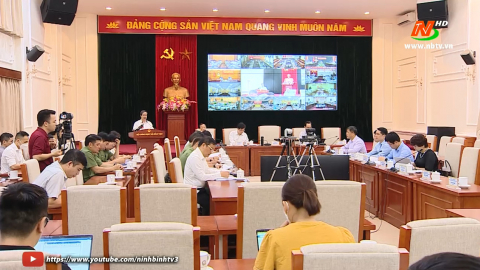 Vật dụng của th&iacute; sinh để c&aacute;ch ph&ograve;ng thi 25m