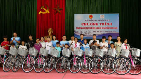Trao tặng xe đạp cho học sinh ngh&egrave;o ở x&atilde; Đồng Th&aacute;i v&agrave; Y&ecirc;n Mạc