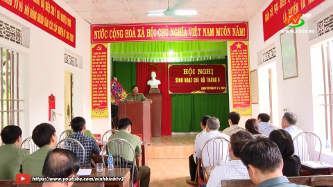Đồng ch&iacute; Gi&aacute;m đốc C&ocirc;ng an tỉnh dự sinh hoạt Chi bộ x&oacute;m T&acirc;y Quảng Từ, x&atilde; Y&ecirc;n Từ