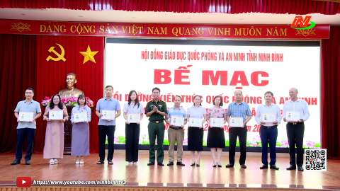 Bế mạc lớp Bồi dưỡng kiến thức quốc ph&ograve;ng v&agrave; an ninh đối tượng 3