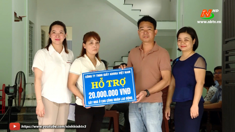 LĐLĐ tỉnh trao tiền hỗ trợ x&acirc;y nh&agrave; "m&aacute;i ấm c&ocirc;ng đo&agrave;n" cho đo&agrave;n vi&ecirc;n