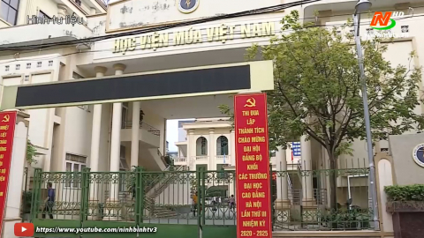 Trường Nghệ thuật được dạy c&aacute;c chương tr&igrave;nh gi&aacute;o dục thường xuy&ecirc;n