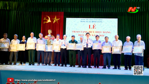 Trao huy hiệu đảng đợt 19/5