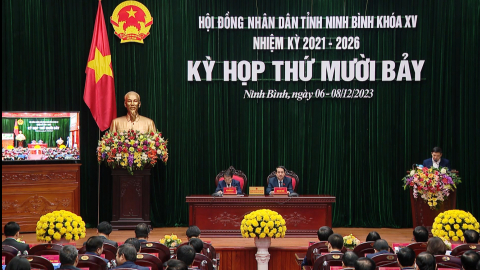 HĐND tỉnh thảo luận tại hội trường v&agrave; bế mạc Kỳ họp