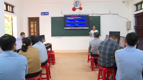 X&atilde; Ninh Cường tập huấn kỹ năng chuyển đổi số cho c&aacute;n bộ th&ocirc;n