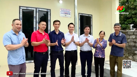 Thanh ni&ecirc;n g&oacute;p sức x&acirc;y nh&agrave; cho người ngh&egrave;o