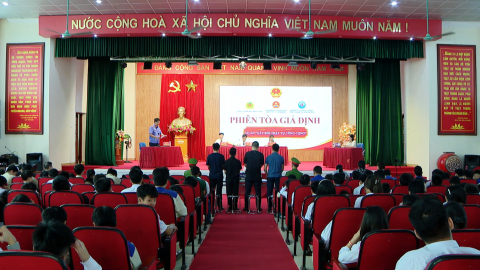 Tuy&ecirc;n truyền ph&aacute;p luật qua phi&ecirc;n t&ograve;a giả định