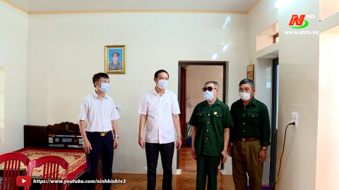 Kim Sơn quan t&acirc;m chăm lo đời sống người c&oacute; c&ocirc;ng với C&aacute;ch mạng